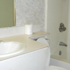 Отель Rodeway Inn North Columbus ванная