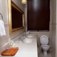 Отель Owu Crown Hotel Нигерия, Ибадан - отзывы, цены и фото номеров - забронировать отель Owu Crown Hotel онлайн ванная