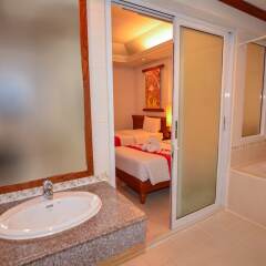 Отель First Bungalow Beach Resort ванная фото 5