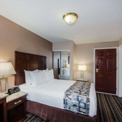 Отель Quality Inn & Suites Канада, Ванкувер - отзывы, цены и фото номеров - забронировать отель Quality Inn & Suites онлайн комната для гостей фото 4