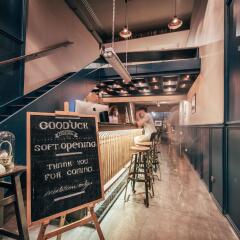 Отель Good'uck Hostel at Silom Таиланд, Бангкок - отзывы, цены и фото номеров - забронировать отель Good'uck Hostel at Silom онлайн гостиничный бар