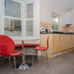 Отель Spacious 4 Bedroom House in South Lambeth с домашними животными