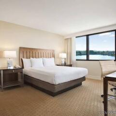 Отель Hilton Miami Airport Blue Lagoon США, Исторический район Art Deco - отзывы, цены и фото номеров - забронировать отель Hilton Miami Airport Blue Lagoon онлайн комната для гостей фото 3