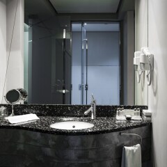Отель Golden Tulip Zira Belgrade Сербия, Белград - отзывы, цены и фото номеров - забронировать отель Golden Tulip Zira Belgrade онлайн ванная