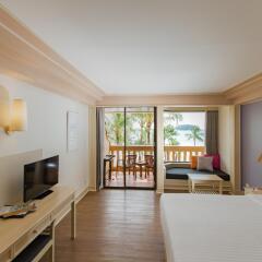 Отель Beyond Resort Kata комната для гостей
