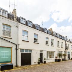 Отель Rare and Gorgeous Hyde Park Mews House Sleeps 8 парковка