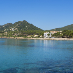 Universal Hotel Castell Royal пляж