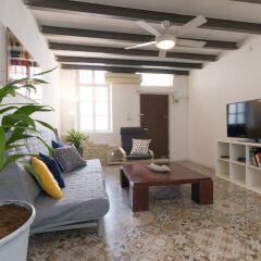 Отель Gorgeous Apt in Neve Tzedek with Parking Тель-Авив комната для гостей фото 5
