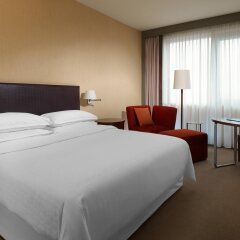 Отель Sheraton Poznan Hotel Польша, Познань - отзывы, цены и фото номеров - забронировать отель Sheraton Poznan Hotel онлайн комната для гостей фото 5