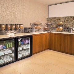 Отель SpringHill Suites by Marriott New York LaGuardia Airport США, Нью-Йорк - отзывы, цены и фото номеров - забронировать отель SpringHill Suites by Marriott New York LaGuardia Airport онлайн питание фото 3