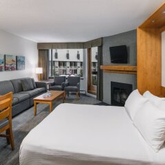 Отель Whistler Village Inn And Suites Канада, Уистлер - отзывы, цены и фото номеров - забронировать отель Whistler Village Inn And Suites онлайн комната для гостей фото 3