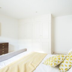 Отель Incredible 4 bedroom family home with roof terrace in Kensington сауна