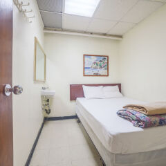 World Hotel сейф в номере