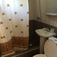 Гостиница Guest House Try Zvezdy в Анапе отзывы, цены и фото номеров - забронировать гостиницу Guest House Try Zvezdy онлайн Анапа ванная