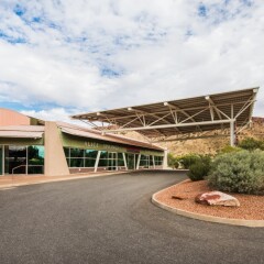 Отель Crowne Plaza Alice Springs Lasseters парковка