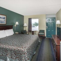 Отель Days Inn Harrison сейф в номере