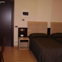 Отель Euro House Rome Airport Италия, Фьюмичино - 1 отзыв об отеле, цены и фото номеров - забронировать отель Euro House Rome Airport онлайн сейф в номере
