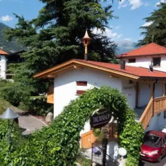 Hotel Tirolerhof Лагундо парковка