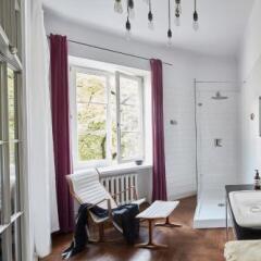 Отель Between Us Bed and Breakfast Варшава балкон