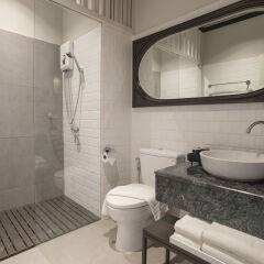 Отель The Raweekanlaya Bangkok Wellness Cuisine Resort Бангкок ванная