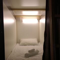 Cub-a Capsule hostel сейф в номере