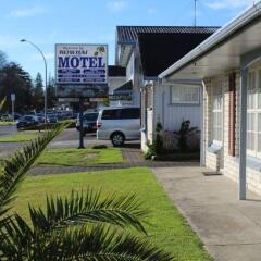 Отель Kowhai & Colonial Motel