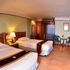 Отель Silom Village Inn комната для гостей фото 5