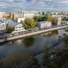 Гостиница LikeHome Апартаменты Павелецкая в Москве 13 отзывов об отеле, цены и фото номеров - забронировать гостиницу LikeHome Апартаменты Павелецкая онлайн Москва приотельная территория