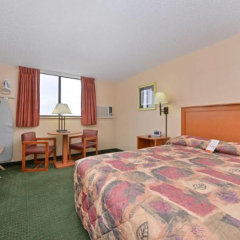 Super 8 by Wyndham Casper West by the River in Casper, United States of America from 116$, photos, reviews - zenhotels.com guestroom photo 5