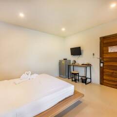 Отель Phuket Marine Poshtel фото 10