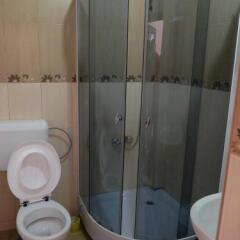 Dupa apa la Razvan in Sighetu Marmatiei, Romania from 53$, photos, reviews - zenhotels.com bathroom