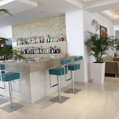 Отель Sunrise Oasis гостиничный бар