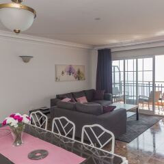 Отель Beachfront 4BR Big groups or 2 families Испания, Фуэнхирола - отзывы, цены и фото номеров - забронировать отель Beachfront 4BR Big groups or 2 families онлайн комната для гостей фото 3