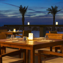 Отель DoubleTree by Hilton Dubai Jumeirah Beach питание фото 3