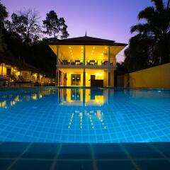Отель Lux Family Villas бассейн