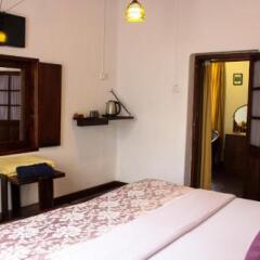Отель The Golf Green Bungalow сейф в номере