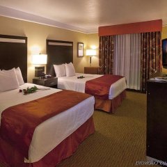 Отель La Quinta Inn & Suites by Wyndham OKC North - Quail Springs США, Оклахома-Сити - отзывы, цены и фото номеров - забронировать отель La Quinta Inn & Suites by Wyndham OKC North - Quail Springs онлайн комната для гостей фото 4
