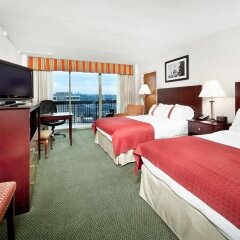 Отель Holiday Inn Rosslyn At Key Bridge комната для гостей фото 3