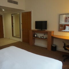 Отель Hampton by Hilton Luton Airport удобства в номере