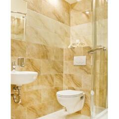 Отель Five Stars Luxury Hostel Польша, Вроцлав - отзывы, цены и фото номеров - забронировать отель Five Stars Luxury Hostel онлайн ванная фото 2