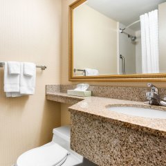 Quality Inn & Suites in Charleston, United States of America from 108$, photos, reviews - zenhotels.com bathroom photo 2