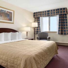 Отель Travelodge by Wyndham Ottawa East Канада, Оттава - отзывы, цены и фото номеров - забронировать отель Travelodge by Wyndham Ottawa East онлайн комната для гостей фото 3
