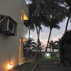 Отель Janishi Residencies парковка