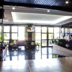 Отель Golden Tulip Essential Pattaya интерьер отеля