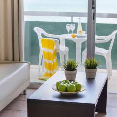 Апартаменты Costantiana Beach Hotel Apartments Кипр, Ларнака - 6 отзывов об отеле, цены и фото номеров - забронировать отель Costantiana Beach Hotel Apartments онлайн балкон