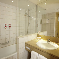 Отель H+ Hotel Bochum Германия, Бохум - отзывы, цены и фото номеров - забронировать отель H+ Hotel Bochum онлайн ванная фото 2