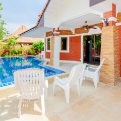 Отель Baan Kanittha - 4 Bedrooms Garden Villa балкон