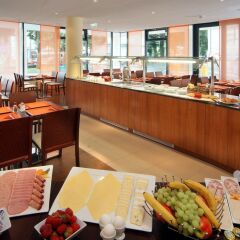 Отель Star Inn Hotel Salzburg Zentrum, by Comfort Австрия, Зальцбург - 7 отзывов об отеле, цены и фото номеров - забронировать отель Star Inn Hotel Salzburg Zentrum, by Comfort онлайн питание