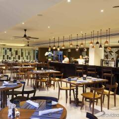 Отель U Zenmaya Phuket питание