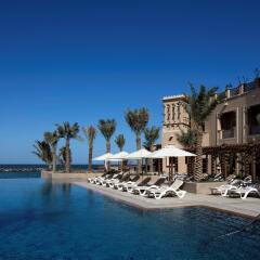 Отель Sheraton Sharjah Beach Resort & Spa бассейн фото 2